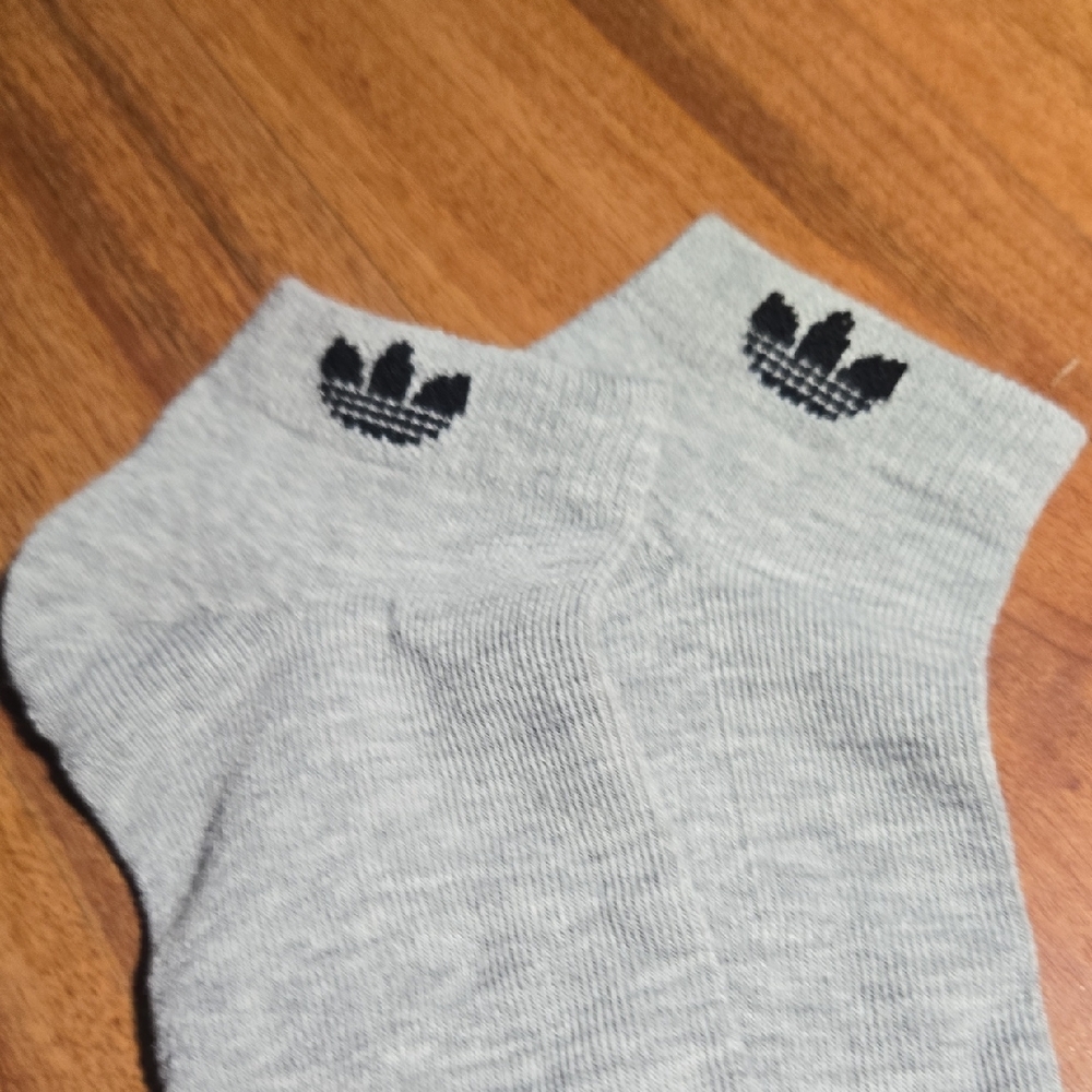 adidas Men's Athletic Socks - Black, Gray, and White NEW 4 PAIRS - Picture 5 of 7